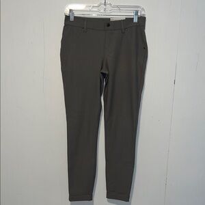 NWT HUE Women's Skimmer Stretchy Gray Pants I15